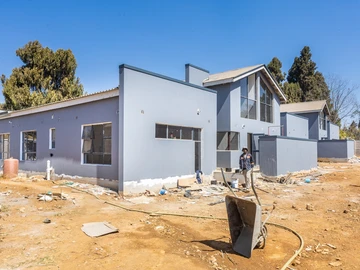 3 Bedroom Flat & Apartment