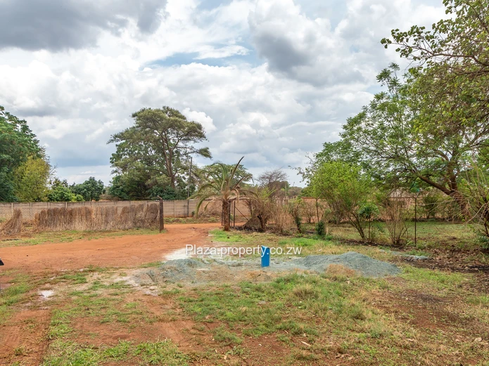 Spacious 4-Bedroom Home on 3045sqm in Chegutu Low-Density – Sykes Street