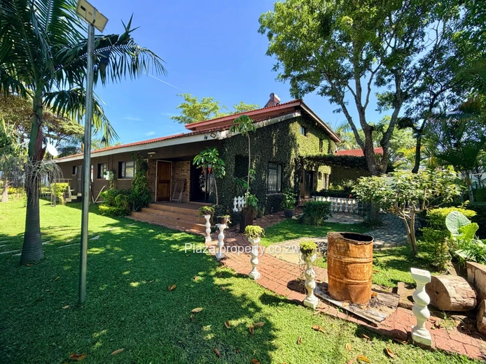 Escape to vintage luxury in the heart of Zimre Park!  (Sole Mandate)