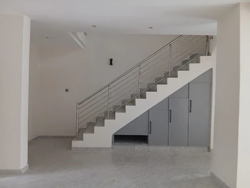4 Bedroom Flat & Apartment