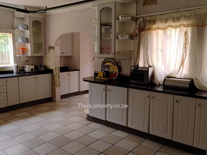 6 bedroom house for rent in Borrowdale