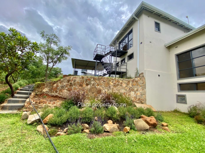 4 Bed Luxury Home in Crowhill Views!