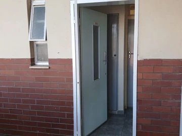 2 Bedroom Flat & Apartment
