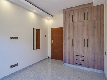 4 Bedroom Flat & Apartment