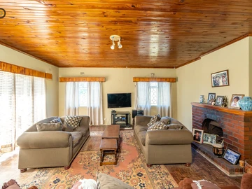 Farm & Agricultural Land