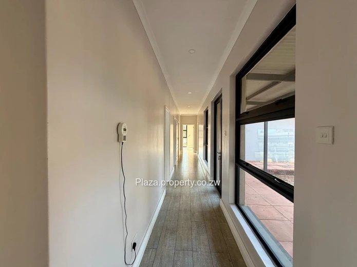 Space, Privacy & Security - Exclusive Helensvale Townhouse