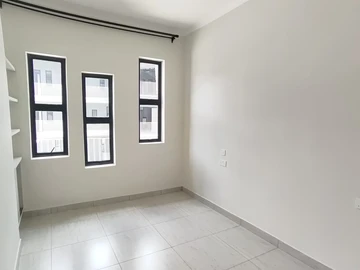 2 Bedroom Flat & Apartment