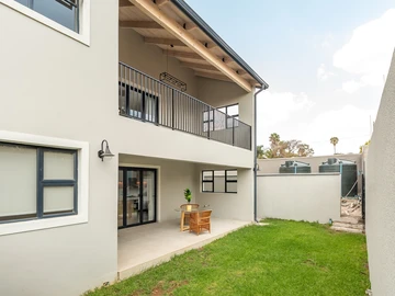 3 Bedroom Flat & Apartment
