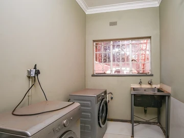 3 Bedroom Flat & Apartment