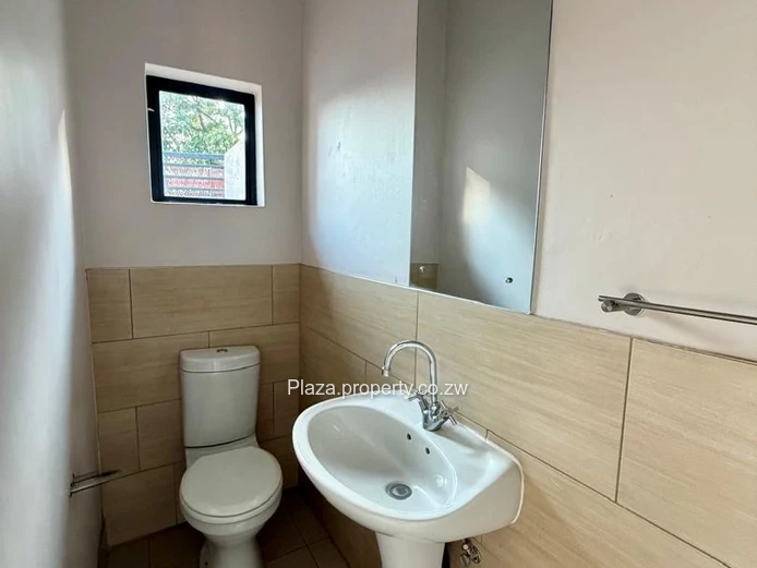 Space, Privacy & Security - Exclusive Helensvale Townhouse