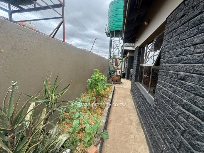 Modern 4- Bedroom Home for sale in Madokero