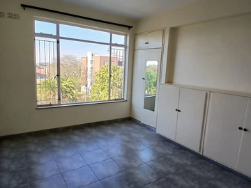 2 Bedroom Flat & Apartment