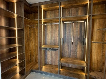 4 Bedroom Flat & Apartment