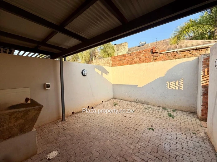 Space, Privacy & Security - Exclusive Helensvale Townhouse