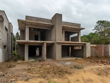 4 Bedroom Flat & Apartment