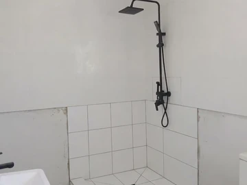 4 Bedroom Flat & Apartment