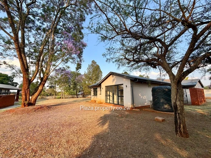 Space, Privacy & Security - Exclusive Helensvale Townhouse