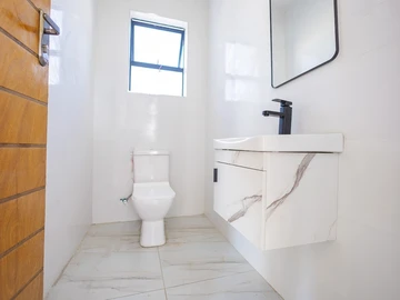 4 Bedroom Flat & Apartment