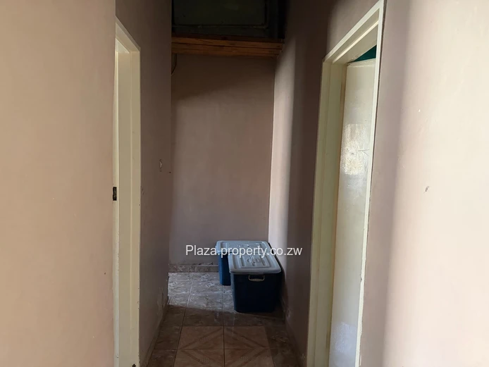 Zengeza, Chitungwiza: 3-Bed Brick Home — Walled & Carport (Sole Mandate)