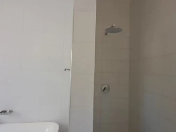 3 Bedroom Flat & Apartment