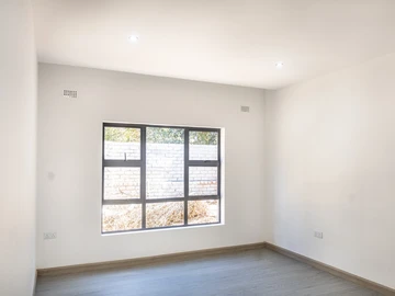 3 Bedroom Flat & Apartment