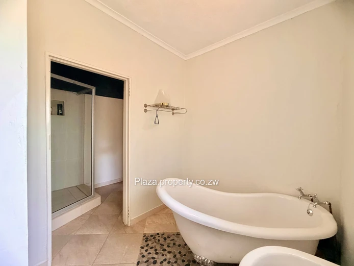 Escape to vintage luxury in the heart of Zimre Park!  (Sole Mandate)