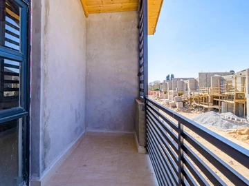 4 Bedroom Flat & Apartment