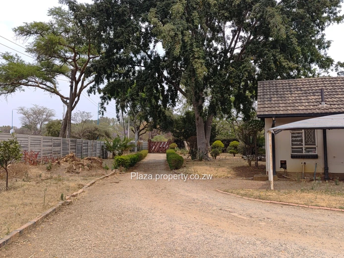 Commercial Property for rent in Highlands