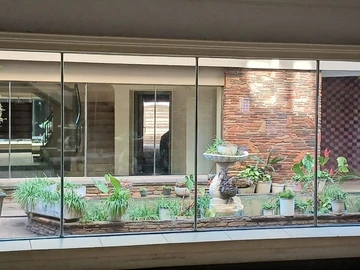 2 Bedroom Flat & Apartment