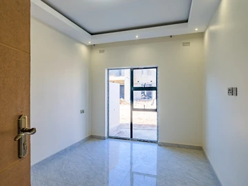 4 Bedroom Flat & Apartment