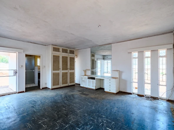 6 Bedroom House
