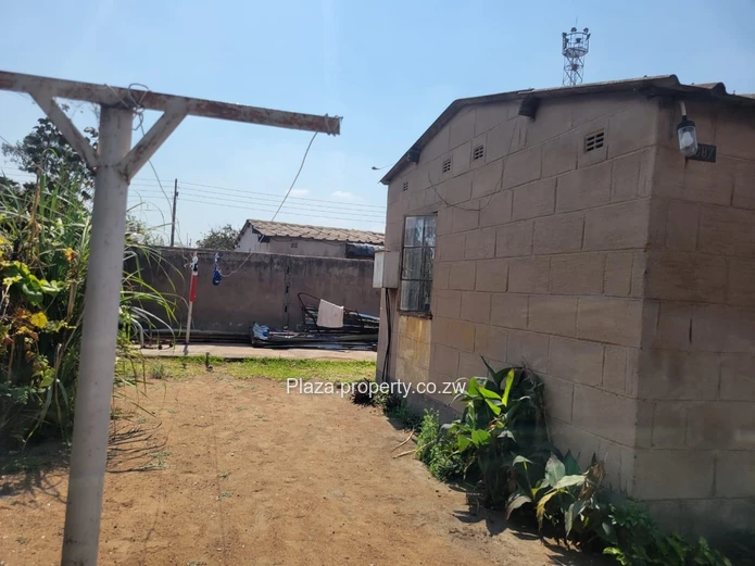 Core house in Glen Norah A