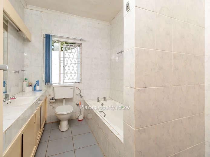 Elegant 4-Bedroom Family Home In Highlands (Sole Mandate)