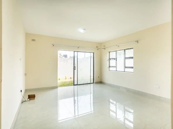 2 Bedroom Flat & Apartment