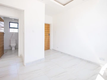 4 Bedroom Flat & Apartment