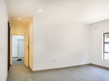 3 Bedroom Flat & Apartment