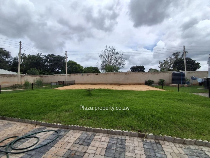 3 bedroom townhouse in Hatfield, Logan Park