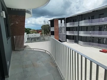 2 Bedroom Flat & Apartment