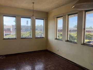 2 Bedroom Flat & Apartment