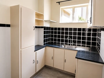 2 Bedroom Flat & Apartment