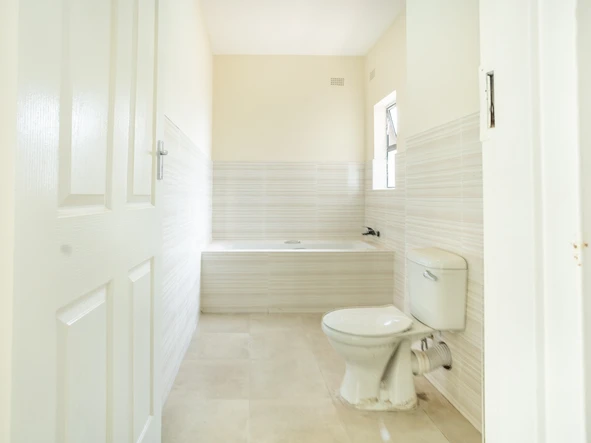 2 Bedroom Flat & Apartment