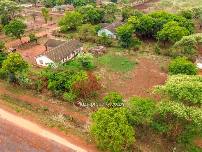 Spacious 4-Bedroom Home on 3045sqm in Chegutu Low-Density – Sykes Street