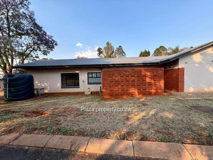 Space, Privacy & Security - Exclusive Helensvale Townhouse