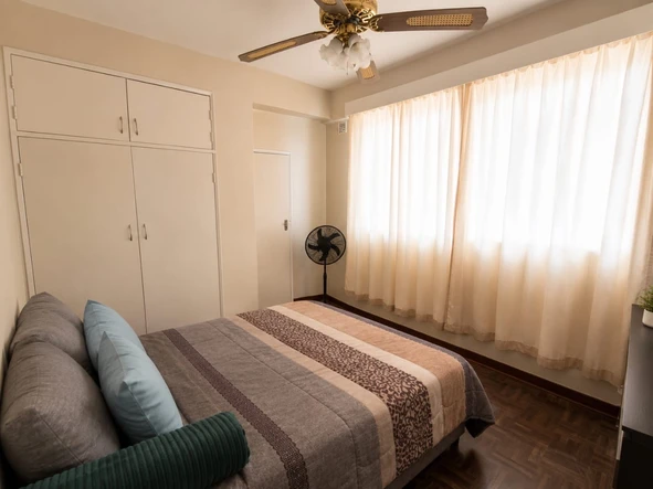 2 Bedroom Flat & Apartment