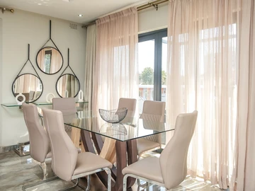 3 Bedroom Flat & Apartment