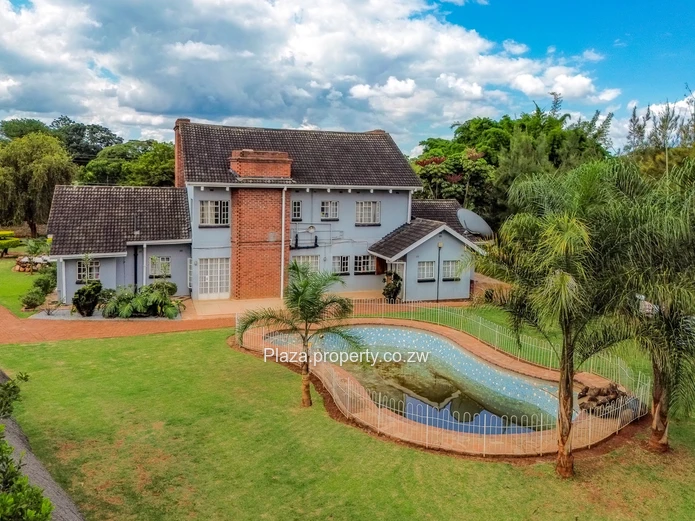 Grand double storey house in Helensvale for sale