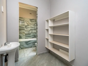 3 Bedroom Flat & Apartment