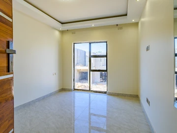 4 Bedroom Flat & Apartment
