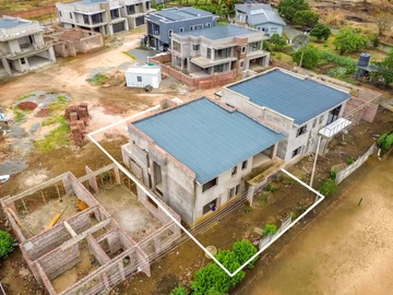 4 Bedroom Flat & Apartment