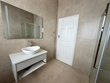 4 Bedroom Garden Flat